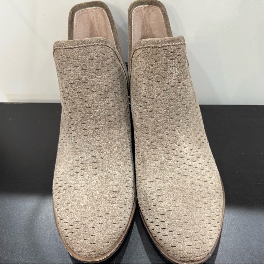Lucky Brand Tan Ankle Boots with Modern Silhouette, 7.5, UGC